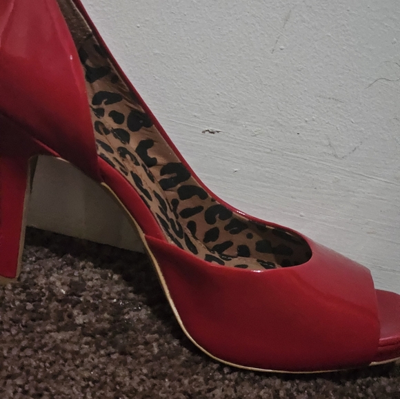 Jessica Simpson Sexy Red Heels - Picture 5 of 10